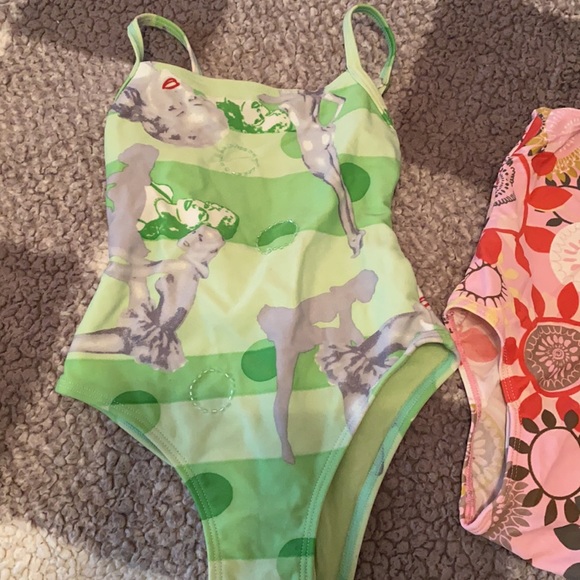 Beautiful swimsuits - Picture 2 of 5